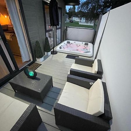 Reynards Retreat Lodge With Hot Tub Barmby on the Moor Buitenkant foto