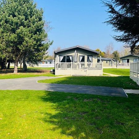 Reynards Retreat Lodge With Hot Tub Barmby on the Moor Buitenkant foto