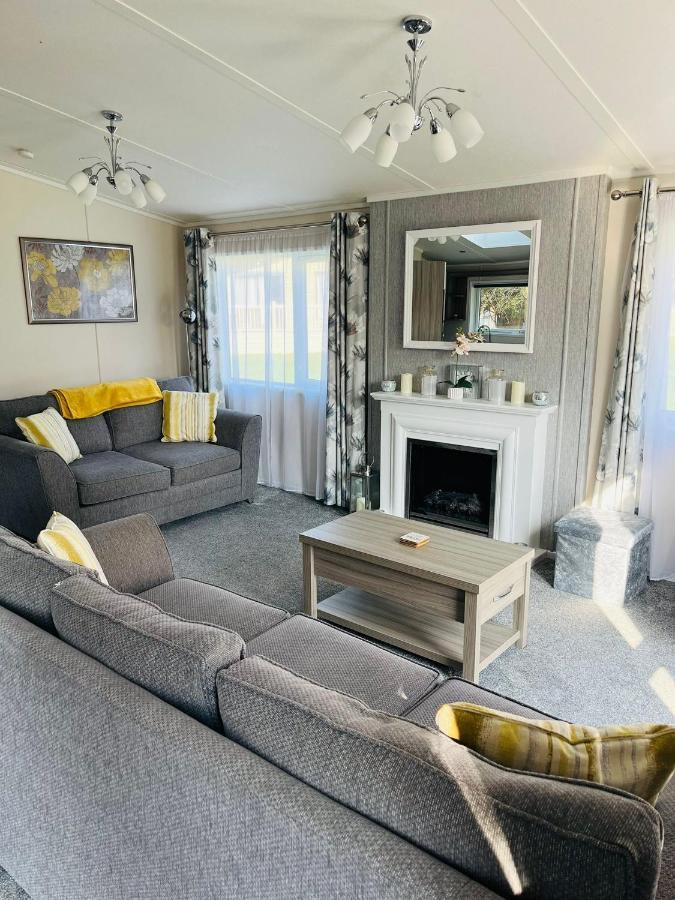 Reynards Retreat Lodge With Hot Tub Barmby on the Moor Buitenkant foto